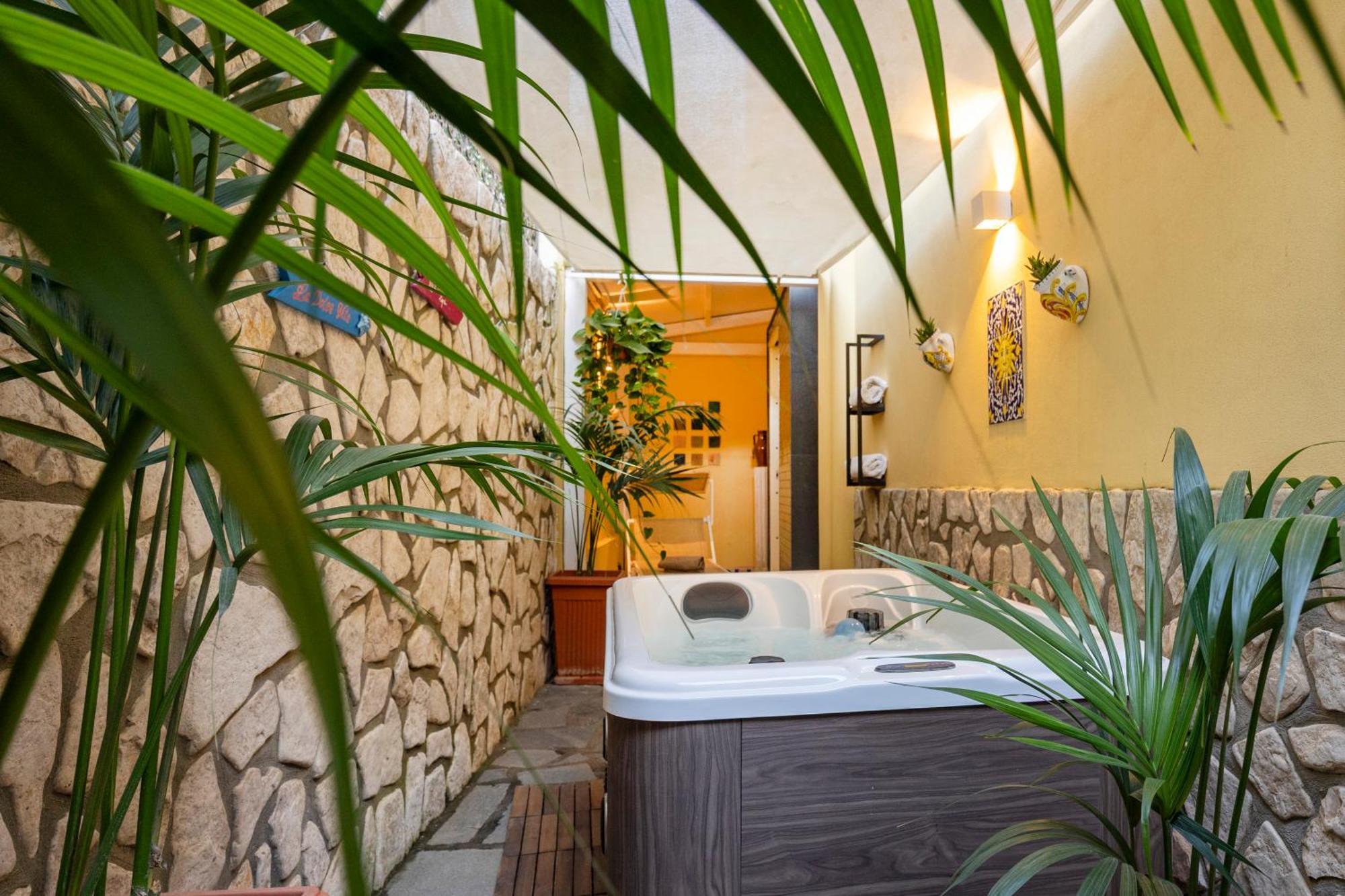 Con Jacuzzi In Piazzetta Hébergement de vacances